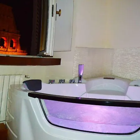 Jacuzzi In Front Of The Colosseum Rome Exterior photo