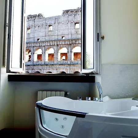 Jacuzzi In Front Of The Colosseum Rome Exterior photo