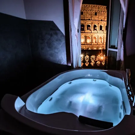 Jacuzzi In Front Of The Colosseum Rome Exterior photo