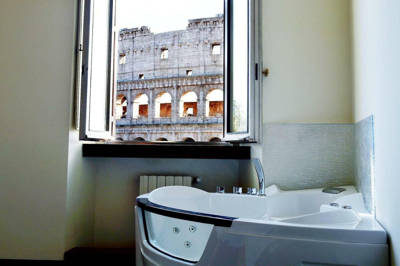 Jacuzzi In Front Of The Colosseum