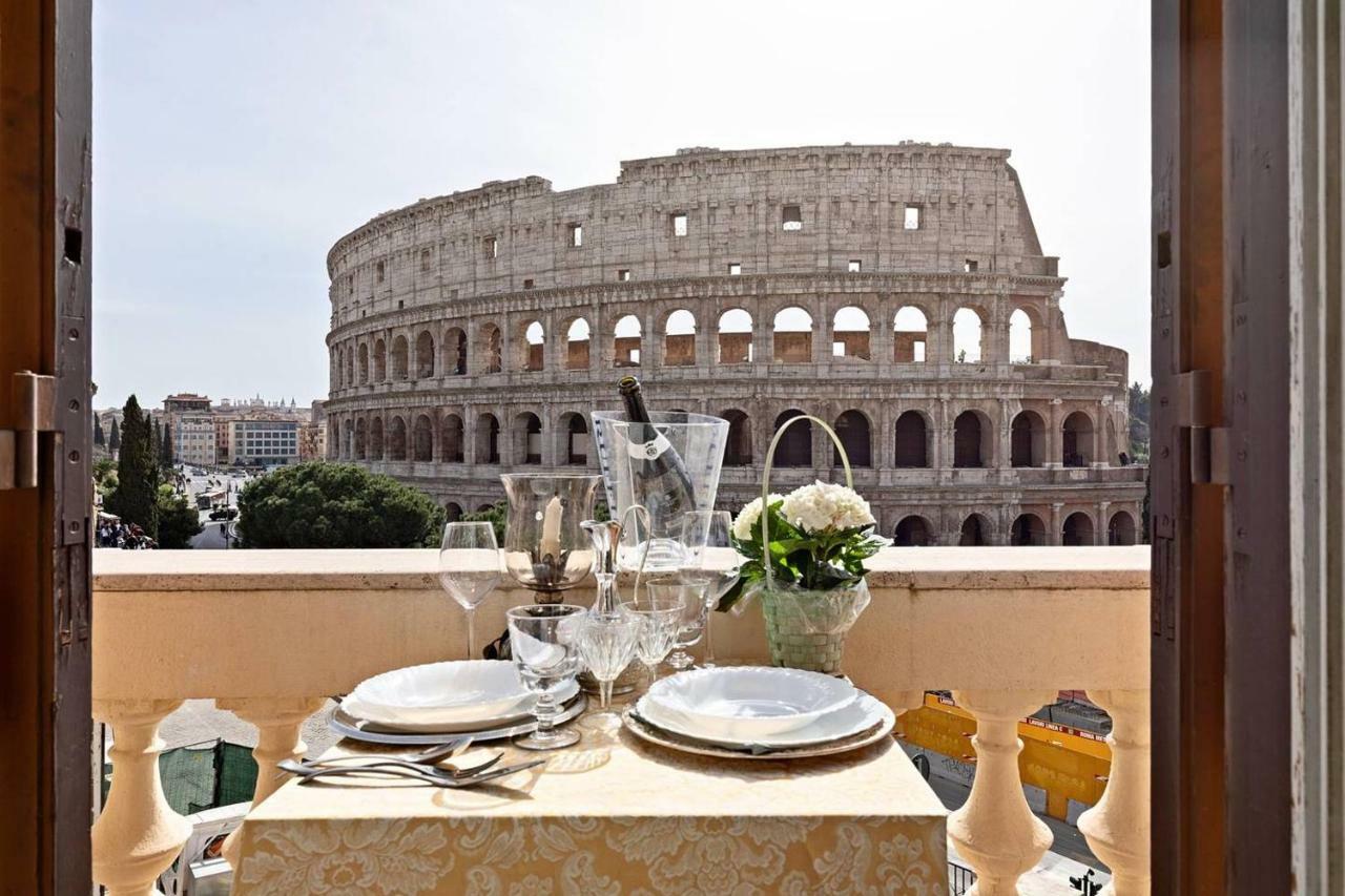 Jacuzzi In Front Of The Colosseum Apartment Rome