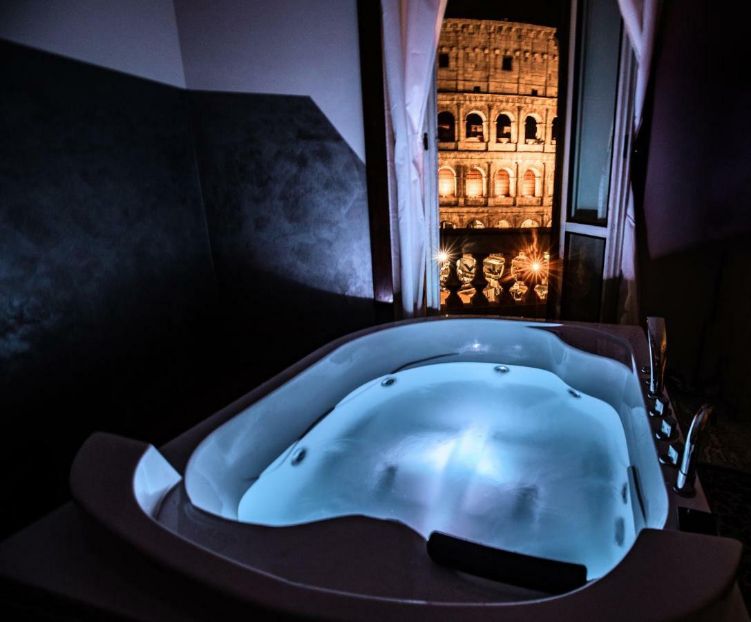 Jacuzzi In Front Of The Colosseum